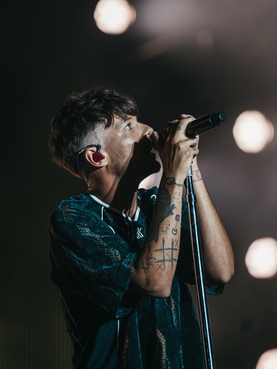 LOUISARCHlVE's tweet photo. https://t.co/uR4GteeTF4