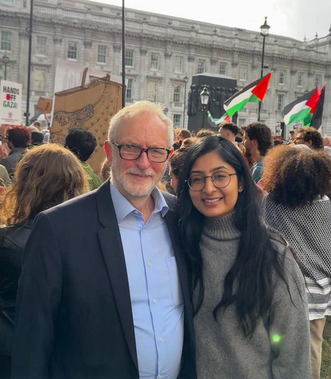 Think_Blue_Sky's tweet photo. @pamelafitz4HW #StandingWith
@jeremycorbyn and @zarahsultana https://t.co/PfvjARmToP
