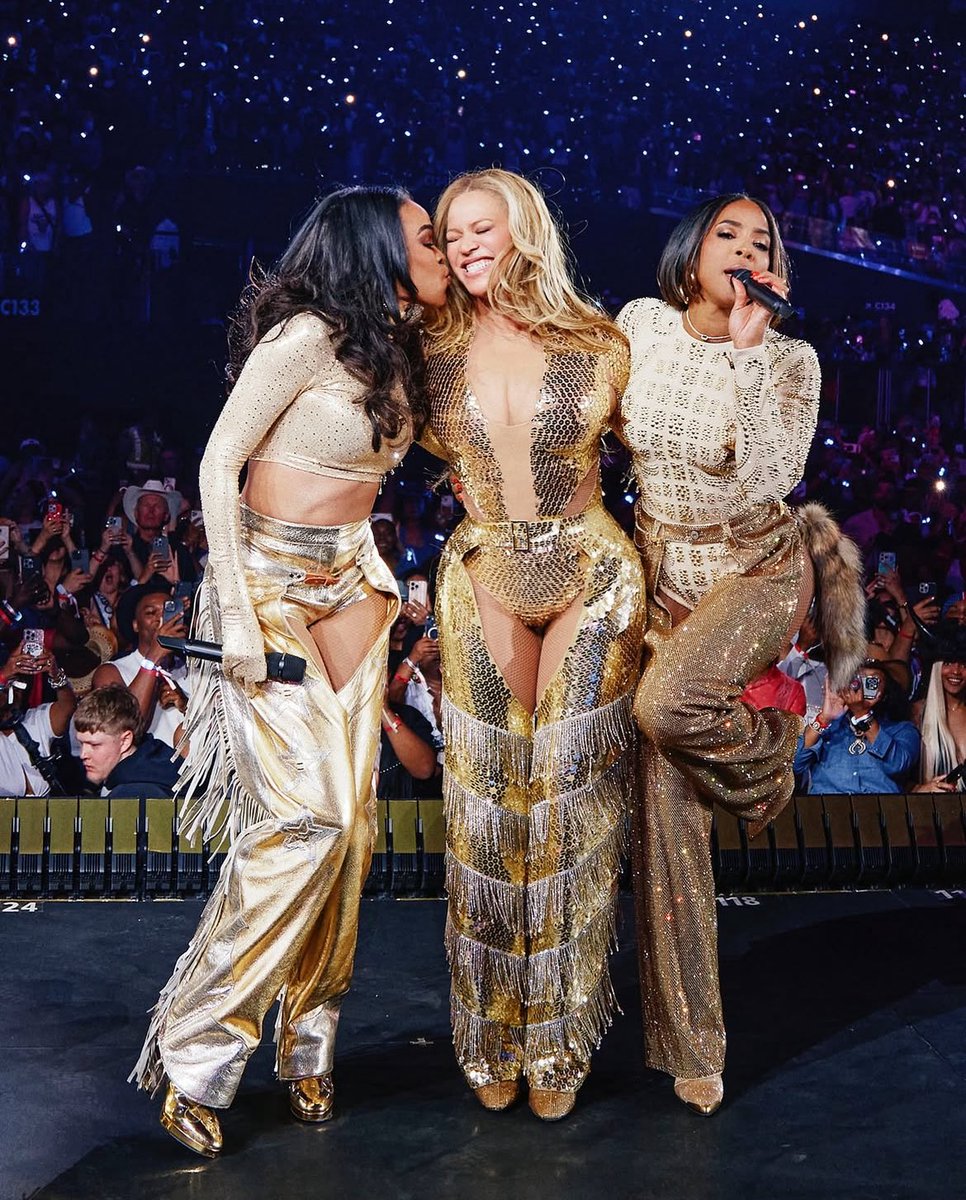 starloreal's tweet image. still cant believe this happened &amp;amp; i still cant believe its over