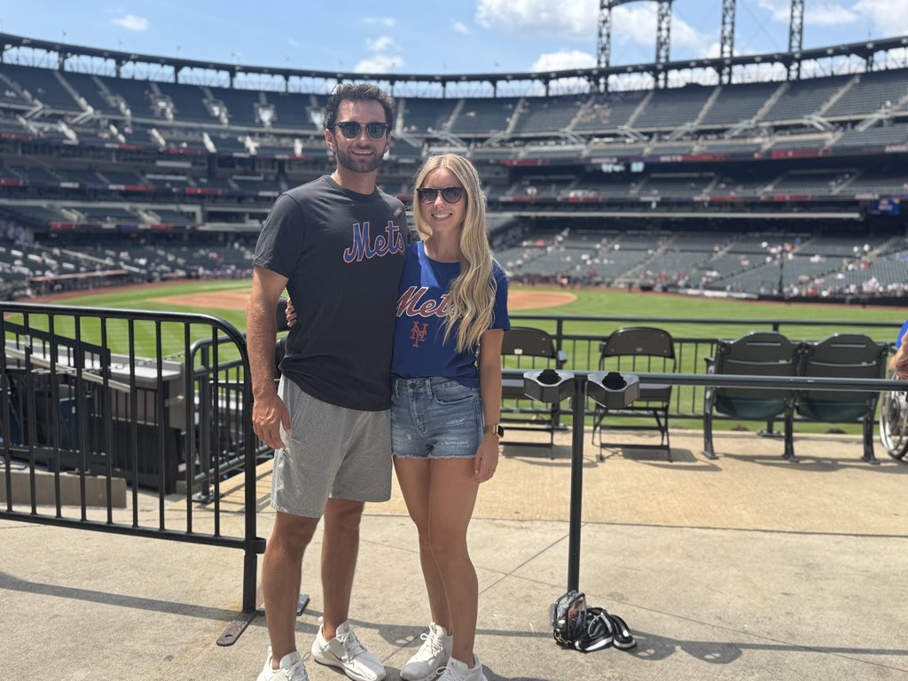 estesthethird's tweet image. We played New Yorker for a few days🗽