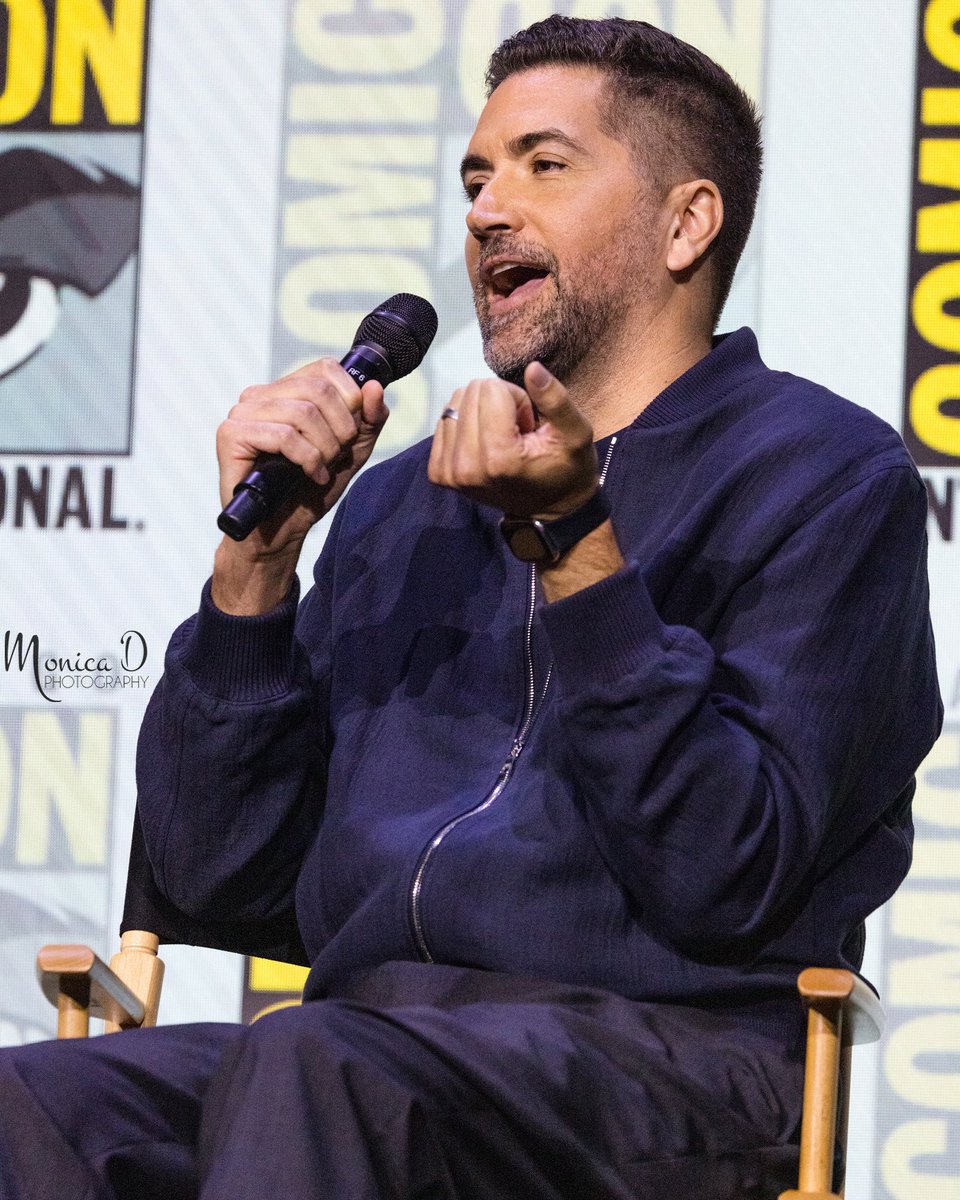 MonicaDPhoto's tweet image. Ryan Gosling, author Andy Weir, screenwriter Drew Goddard, & directors/producers Phil Lord & Christopher Miller on stage at San Diego Comic Con for the highly anticipated film, Project Hail Mary, based on the novel by Andy Weir. #projecthailmary #ryangosling #andyweir #sdcc2025