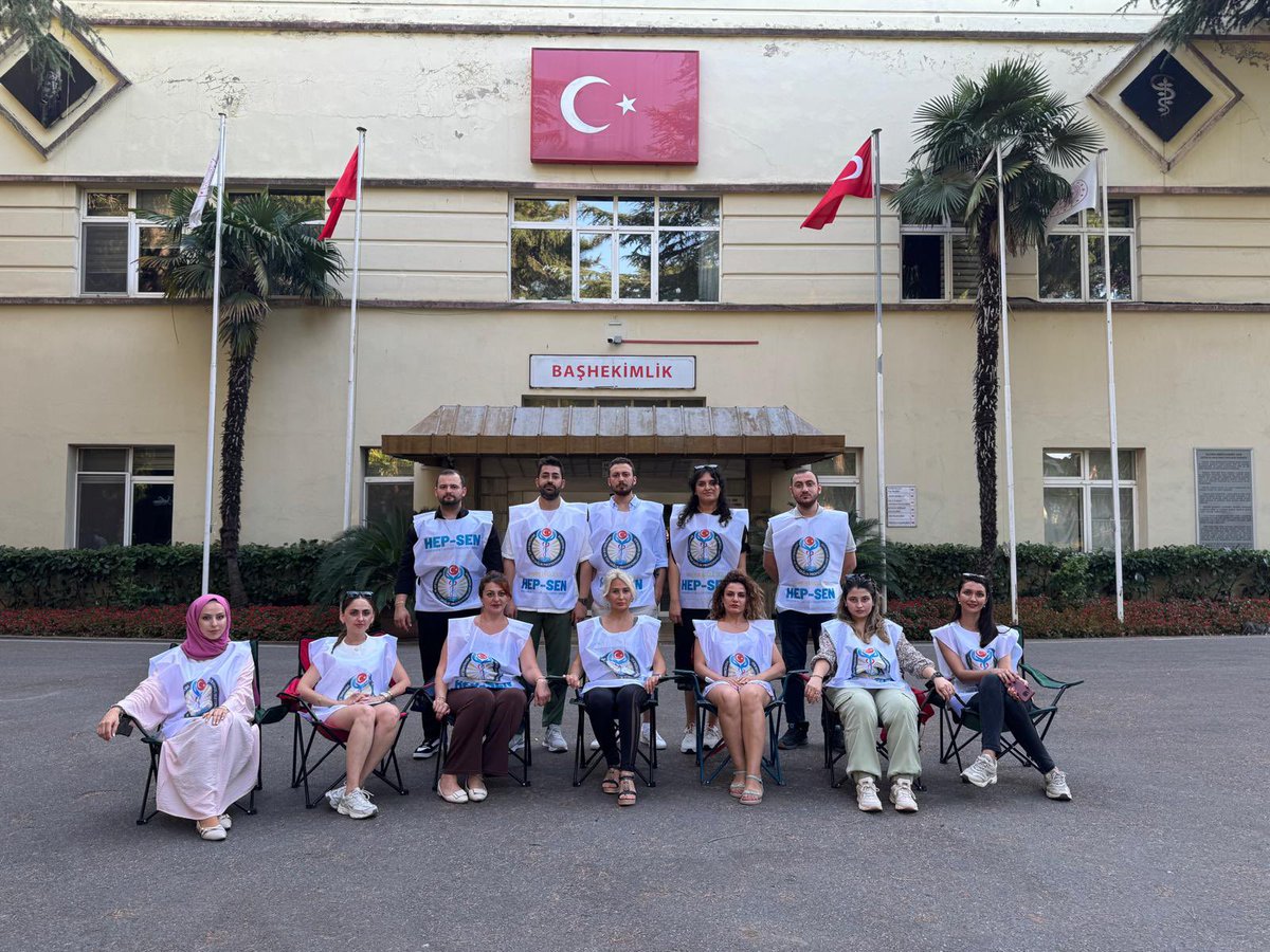 ynsmsek's tweet image. Mesele, Mesleki Onur Meselesidir!
“Ben, yaşam ile ölüm arasında, aralıksız 24 saat boyunca Yoğun Bakım’da nöbet tutacağım”
Sen, oturduğun koltukta benim onurumla oynayacaksın!
Buna sessiz mi kalacağız?”
#KoltukSizinMeydanBizim
@hepsen_2020
@izmirsehirhst @izmirism…