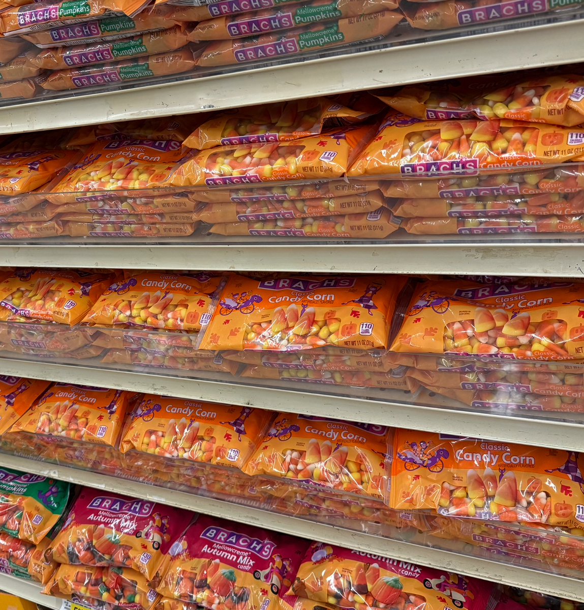 jonofarcadia's tweet image. Not a fan of candy corn and I can’t explain this, but the day it shows up in the grocery store is a top 20 day of the year.
