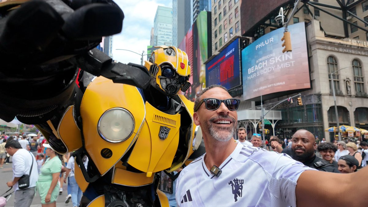 Bumped into Nemanja Vidic in Times Square! Nemanjaaaaaaaaaa woaaaah 

#MUTOUR25