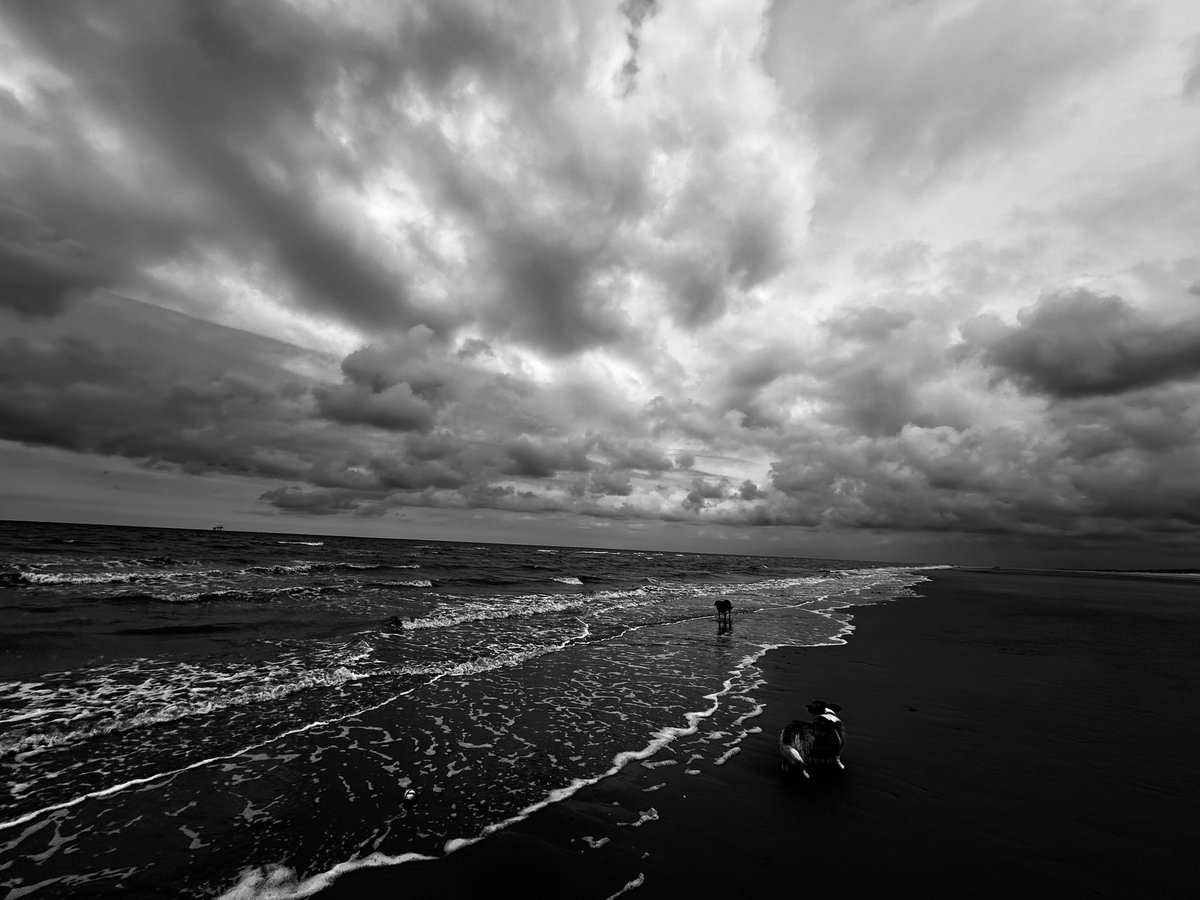 64 #NHS1000miles walked by the sea this week 🌊 
Loving the stormy skies and cooler temperatures!
Looking forward to seeing everyone’s active pics 😍