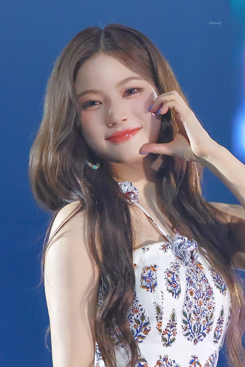 Wh1speR0123's tweet image. 250727 가요대전💕
스테이씨의 무대를 영원히
기대하고있을게요🥹🥹
#이사진최고
#아이사 #ISA
#스테이씨 #STAYC