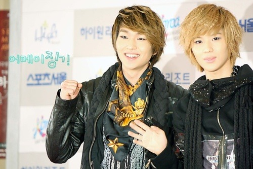 hourlyontae's tweet image. #온유 #ONEW #TAEMIN #태민 @SHINee @ONEW_GRIFFIN @TAEMIN_BPM