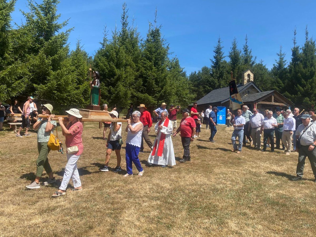 Carlos Cortina ha participado en la tradicional Romería de la Cruz de Ferro, convocada por el Centro Galicia de Ponferrada