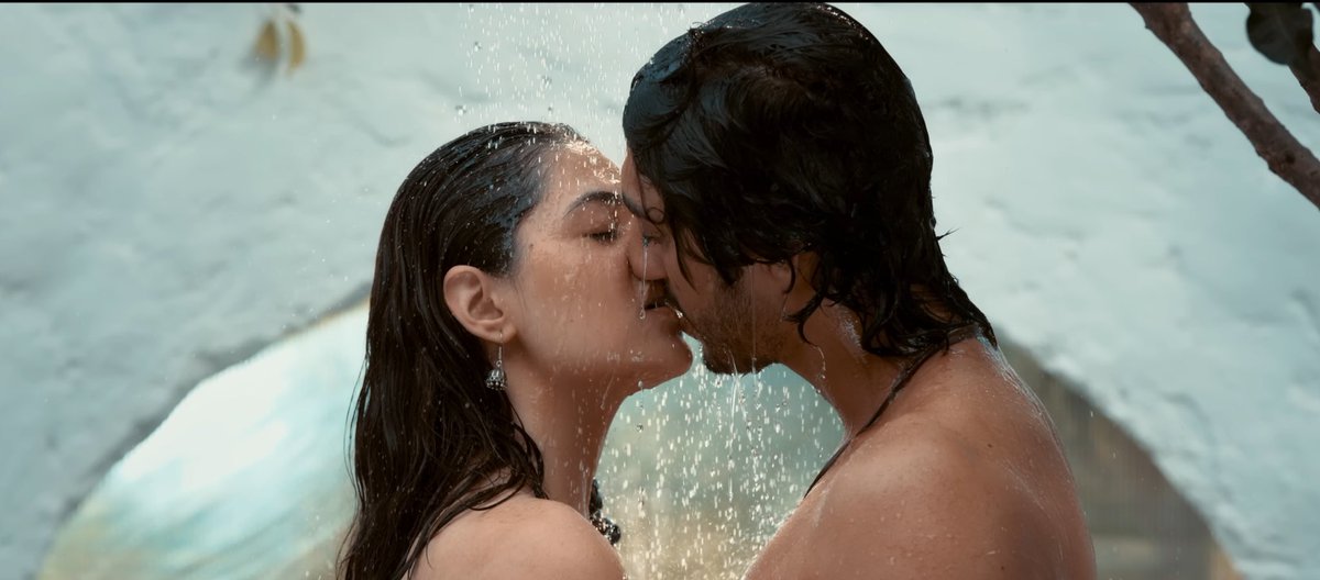CalIMeDon's tweet image. I just realised, CBFC cut this scene from #Saiyaara which is lifted directly from After We Collided movie 😄