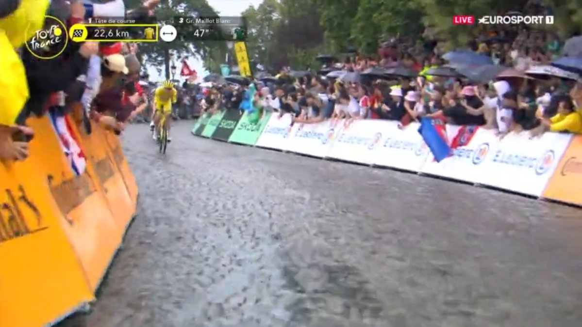 funimag's tweet image. Les images de la dernière étape du #TDF2025 autour du Sacré-Coeur de Montmartre et en haut du funiculaire.
Passages du peloton, de Pogacar et Wout van Aert devant la station supérieure du funiculaire 🇫🇷 🚞 🚴
#funiculaire #funicular #Montmartre #RATP #Paris #TDF #cyclism #lesRP