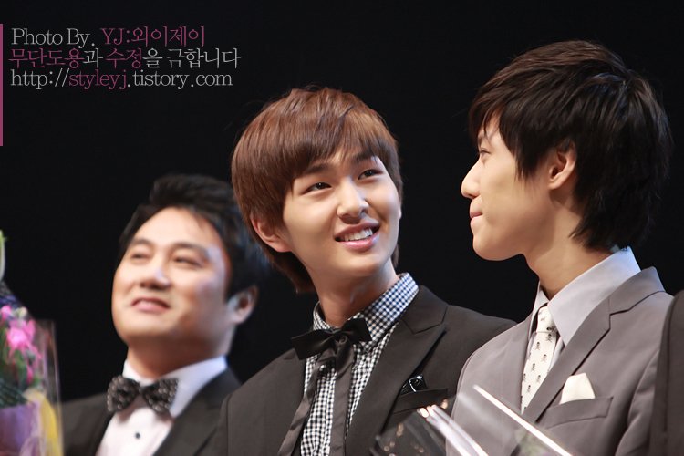 hourlyontae's tweet image. #온유 #ONEW #TAEMIN #태민 @SHINee @ONEW_GRIFFIN @TAEMIN_BPM