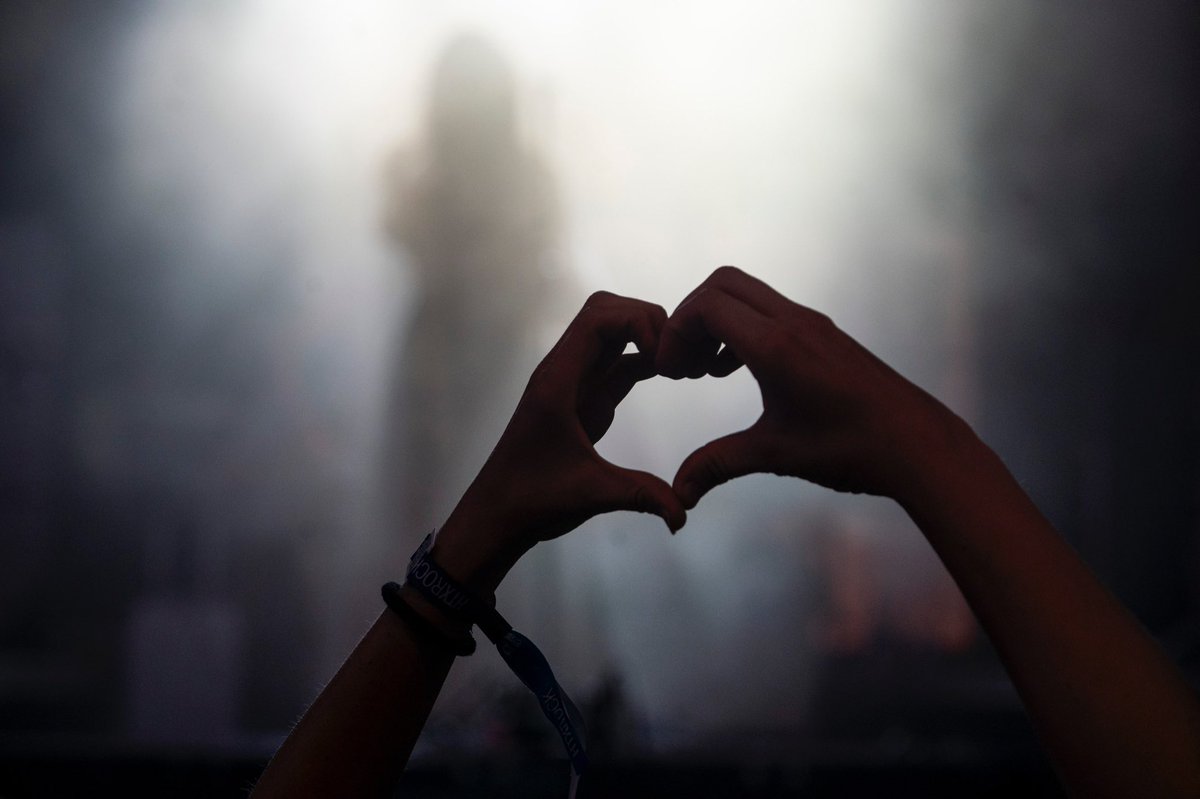 Lakuntzatik, milaka bihotz taupaka direla, agur esan diogu <a href="/Hatortxurock/">Hatortxu Rock</a> elkartasun eta maitasun jaialdiari. Eskerrik asko urterik urte konpromiso honi bizirik eustea posible egin duzuen bakoitzari. Lanean segi dezagun, denak etxean izan arte! 

Askatasun haizeak ez du etenik! ✊🏽