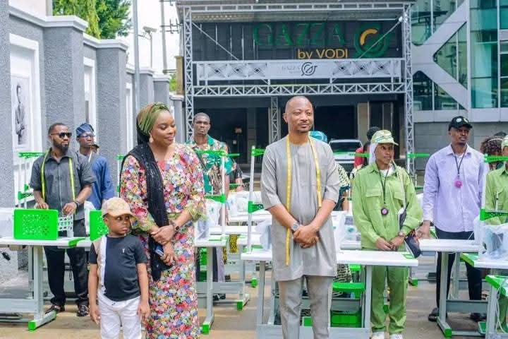 FortunateAyoade's tweet image. YEEP: Vodi Tailors Fulfils Promise, Gifts Young Entrepreneurs 40 New Sewing Machines.
The Chief Executive Officer (CEO) of Vodi Tailors, Mr. Seyi Adekunle has distributed 40 new customized sewing machines to 40 youths with tailoring skills. It will be recalled that Adekunle