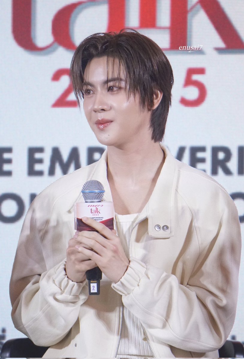 enusai7's tweet image. 250727: หวานฉ่ำ~ พี่วรรณหลบไปก่อนนะจ๊ะ งานนี้น้องเฟิร์สสวยตาแตก นุ่มนิ่มน่าทะนุถนอมสุดๆ (เข้าใจพี่เติ้ลทุกอย่าง)
@firstone_wnk #Firstone
#praewtalk2025xTleFirstOne
#praewtalk2025 #TleFirstone