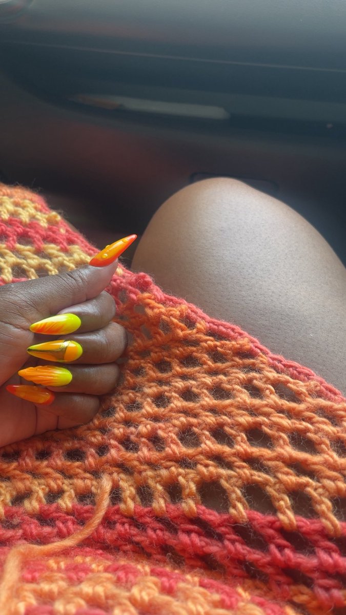 _PineappleSauce's tweet image. Don’t let the flames fool you, it’s the charm that’ll get you. 😉🔥 #CharmanderCore #republicbeach

Skirt by @thegoodestgyal 🤭