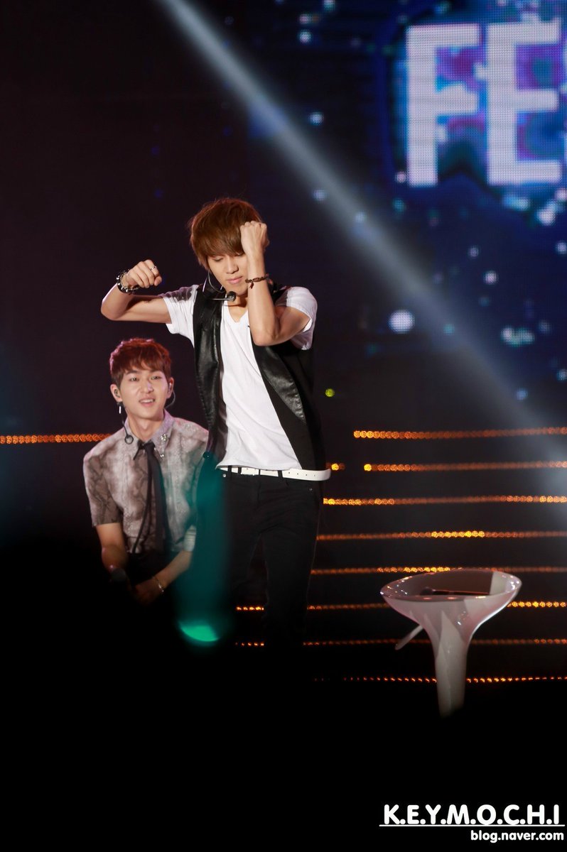 hourlyontae's tweet image. #온유 #ONEW #TAEMIN #태민 @SHINee @ONEW_GRIFFIN @TAEMIN_BPM
