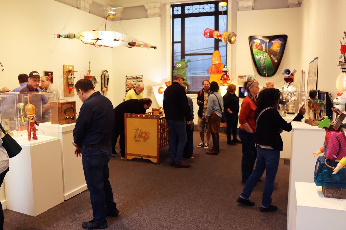 Free fun is SoIN!

Check out "Retro-Active-Vision," an exhibit by Scott Scarboro at the Cultural Arts Center in downtown New Albany—on display now through Oct. 18, 2025.

🔗 Event info: bit.ly/44LtoBM

#GoSoIN