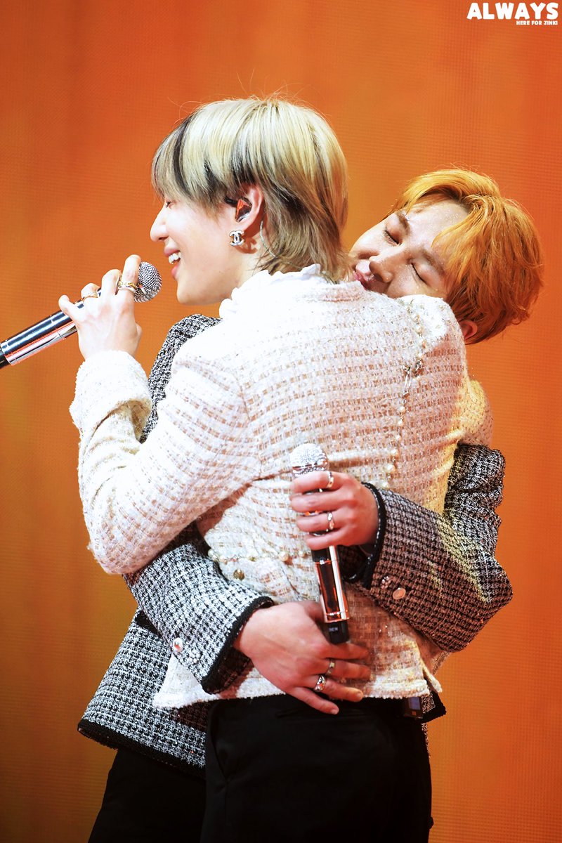 hourlyontae's tweet image. #온유 #ONEW #TAEMIN #태민 @SHINee @ONEW_GRIFFIN @TAEMIN_BPM