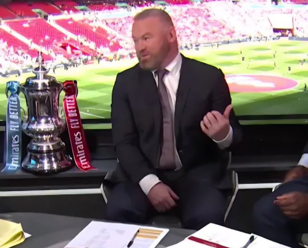 Chelsea4everA's tweet image. Wayne Rooney left Everton, got married, had 3 kids, won 16 trophies, went bald, got a transplant, became United’s top scorer, returned to Everton, left for MLS, managed Derby, got relegated, took over Birmingham, got sacked, managed Plymouth, got sacked again, became a pundit……