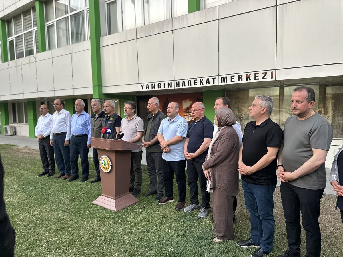 Genel Başkanvekilimiz Sn. Efkan Âlâ, Tarım ve Orman Bakanımız Sn. İbrahim Yumaklı ve Ulaştırma ve Altyapı Bakanımız Sn. Abdulkadir Uraloğlu ile birlikte Orman Bölge Müdürlüğü Yangın Harekat Merkezi’nde orman yangınlarındaki son duruma ilişkin basın açıklaması gerçekleştirdik.