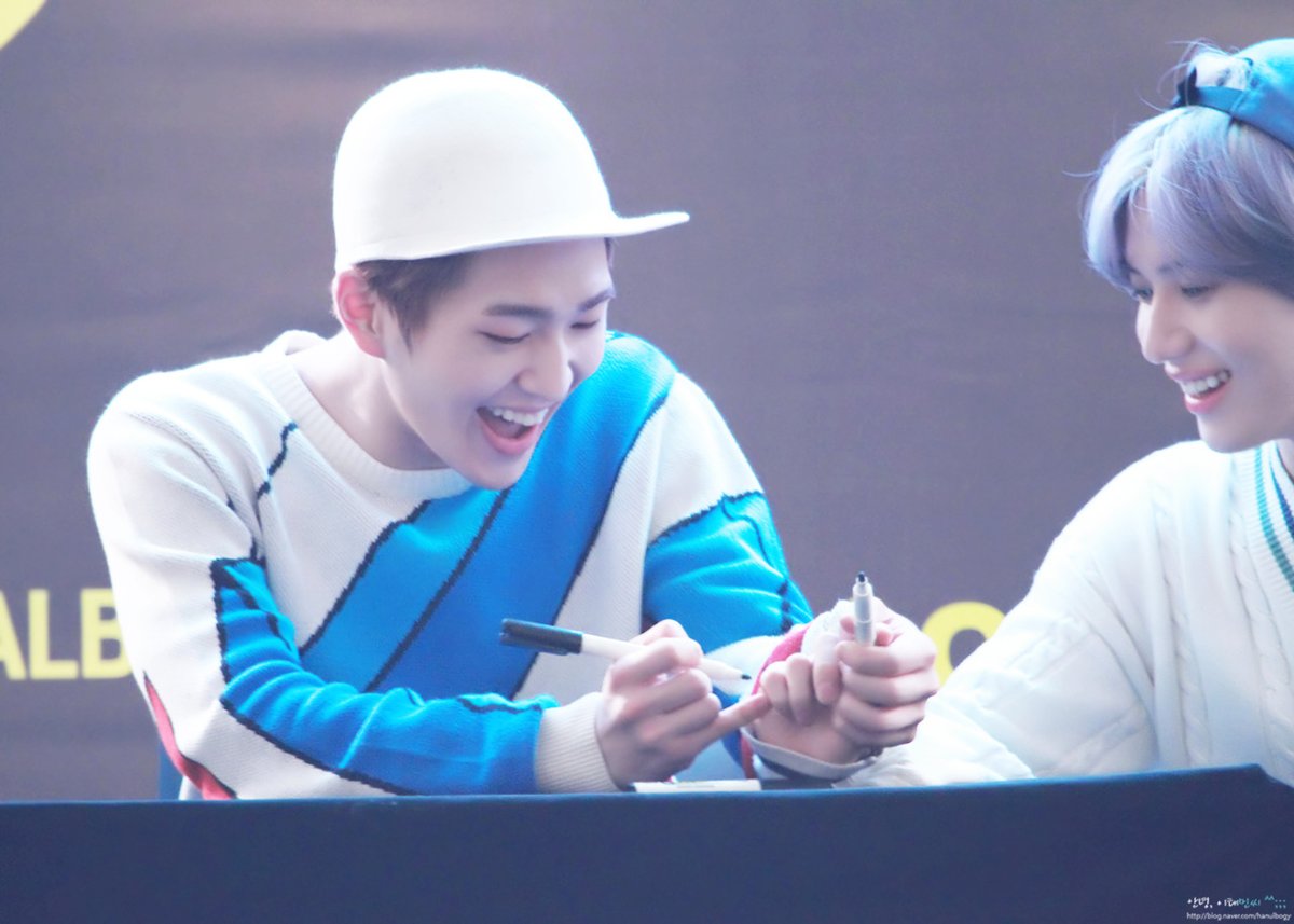 hourlyontae's tweet image. #온유 #ONEW #TAEMIN #태민 @SHINee @ONEW_GRIFFIN @TAEMIN_BPM
