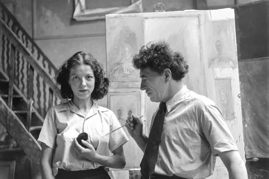 zarandillo's tweet image. Annette y Alberto Giacometti en su taller en 1951. El taller reconstruido que hoy se encuentra en el Instituto Giacometti, se trasladará en 2026 al futuro Museo Giacometti en la Explanada de los Inválidos en París.
Alexander Liberman.