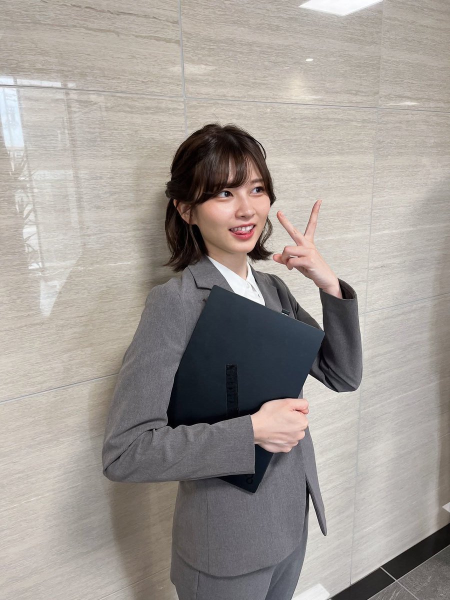 MMatt14's tweet image. Westerners get one-shotted by AI and now they get oneshotted by a Japanese Model wearing Western office attire 😂🫵