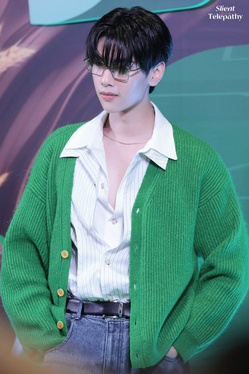 ShuangSilent's tweet image. Happy vs Handsome
@dunknatachai
#MILOMMMxDUNK
#dunknatachai
