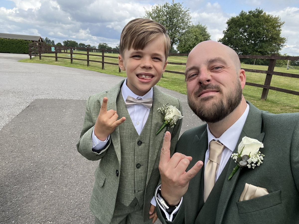 JimmyCully's tweet image. The best day at my sister in laws wedding! ❤️🤘🏻