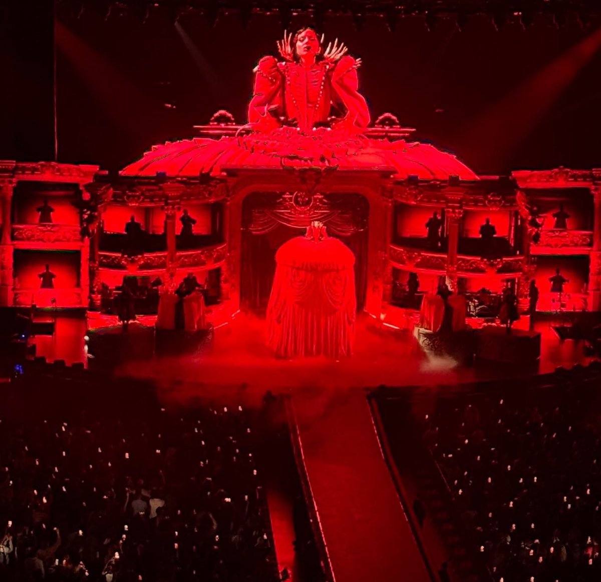 Gagatwts's tweet image. Obsessed with the opera house