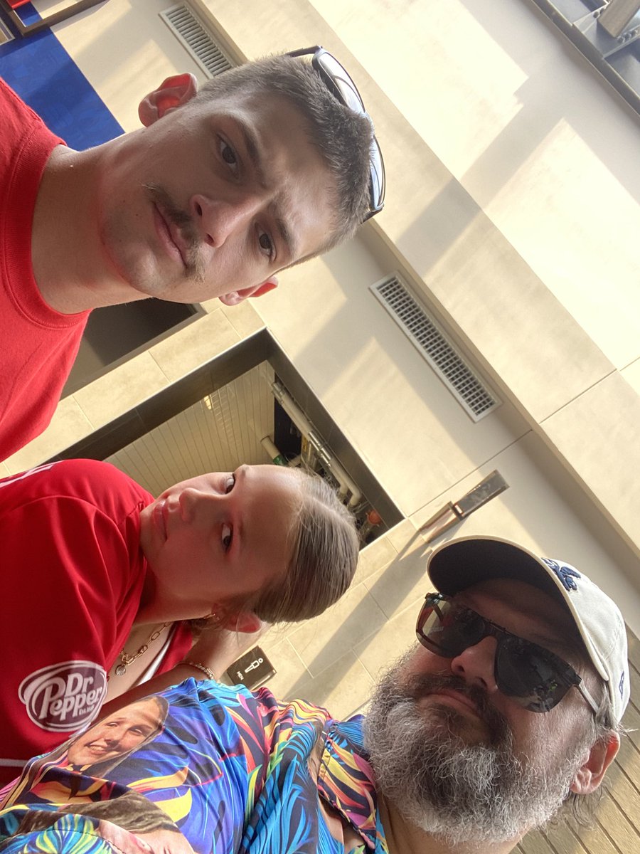 RealFogarty's tweet image. #Globelifeoftheparty