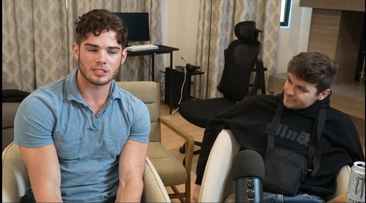 wristcel_'s tweet image. The looksmaxxer king talking with the incel king. I never thought I&apos;d see the day. Historical moment. Two great role models for young men.