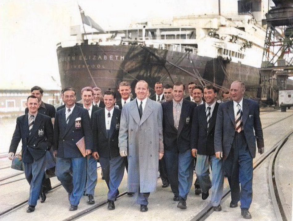 OutOfContextMU's tweet image. Sir Matt Busby returning from the US tour like he just closed a deal for Pelé in 1952 ✍️🌍
No phones, no PR team, no ✈️ delay excuses. Just vibes.