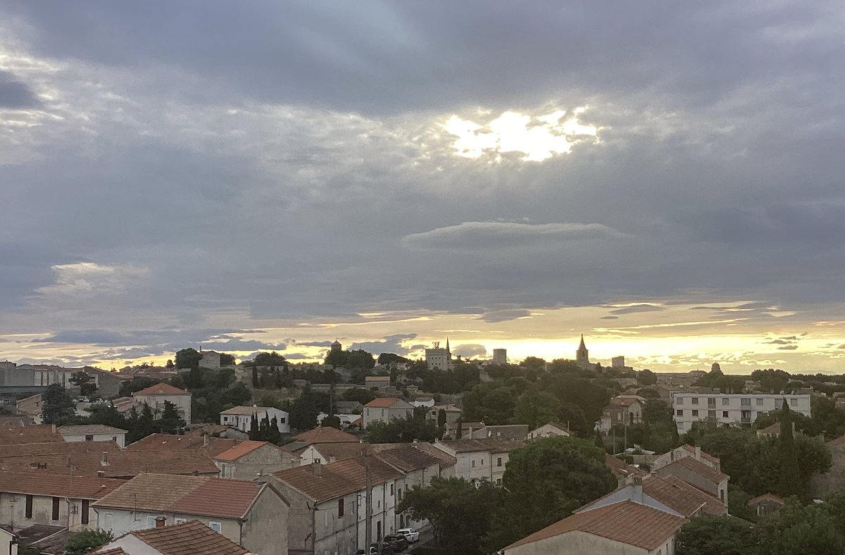 Myrthios13's tweet image. 🌞🌞🌞
🌞🌞🌞
🌞🌞🌞

Ciel arlésien …depuis terrasse …le 27/07 ….20h16 😉😉

👍👍👍