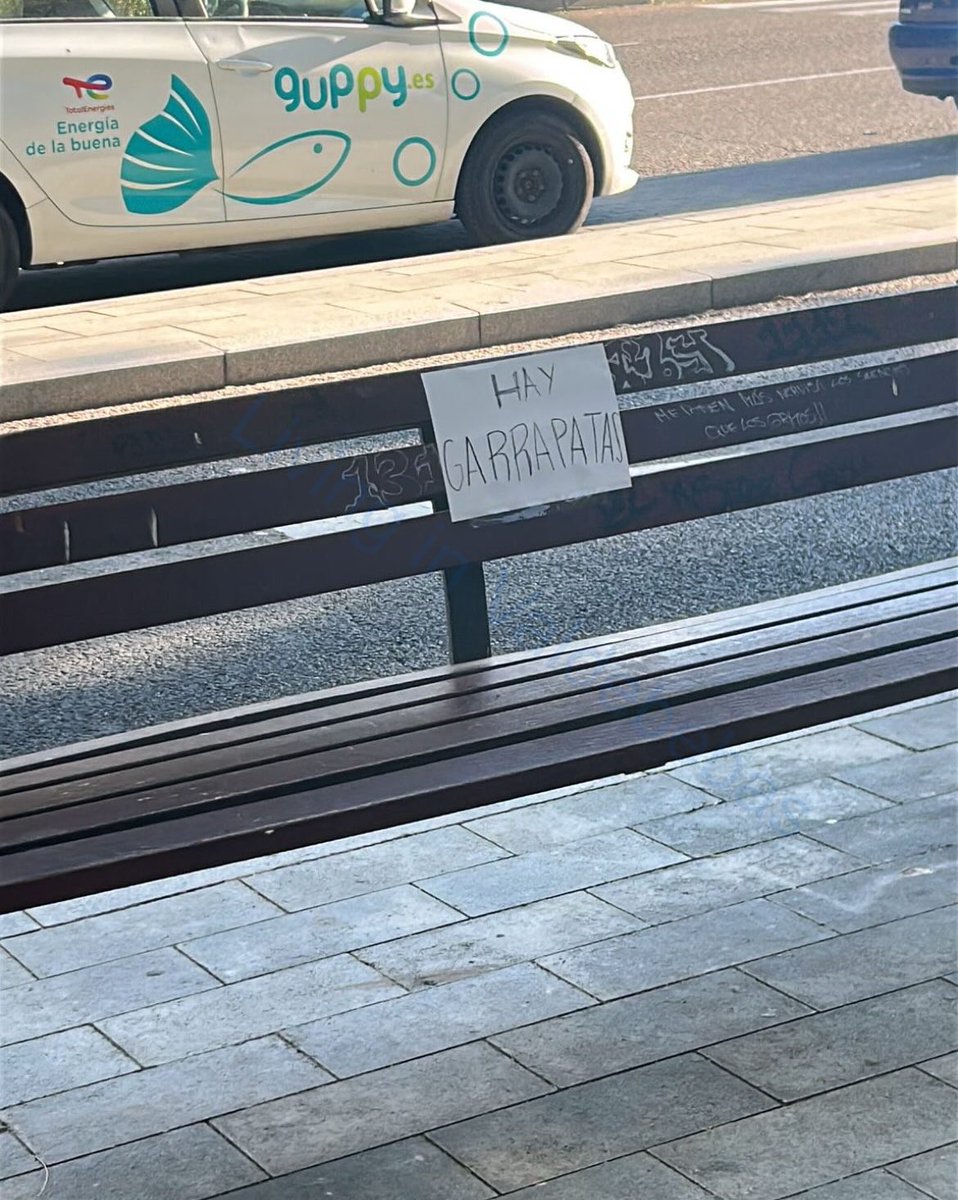 LivingValdbebas's tweet image. 👀👀Ojo, más garapatas por el barrio, esta vez en frente de Dominos Pizza, en Avd. Juan Antonio Samaranch 76 👀👀👀 @Lineamadrid