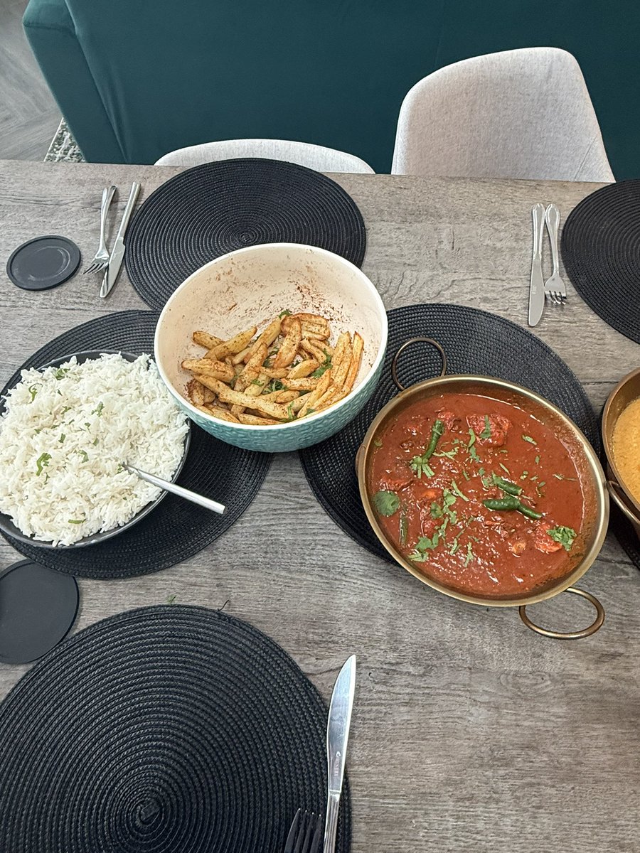 Newitt7185's tweet image. Tikka chilli garlic chicken and masala chips @MattCooperBites 👌🏻👌🏻