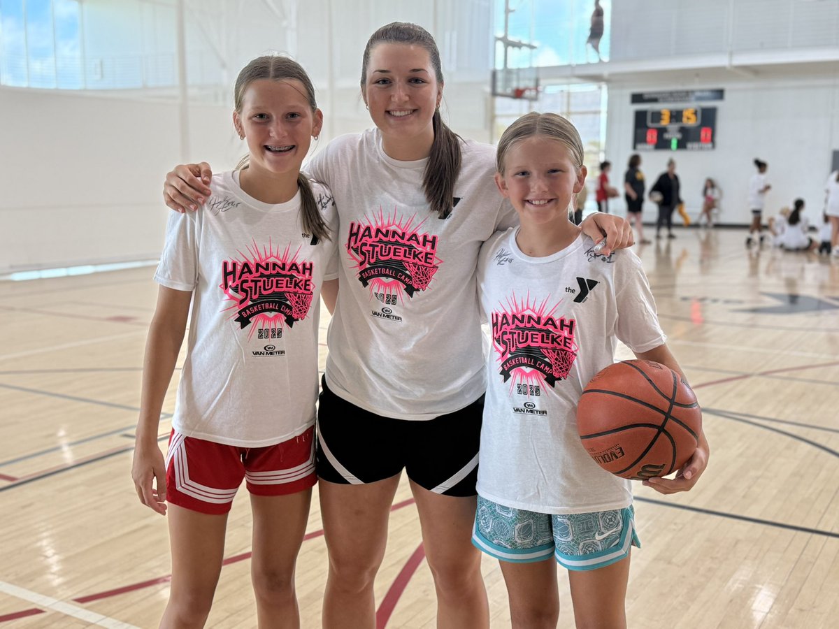 kalyetten's tweet photo. Thank you @StuelkeHannah and @JoMommaMantz for the opportunity to get to know you! #FightForHawks https://t.co/Wt6AtlRHHi