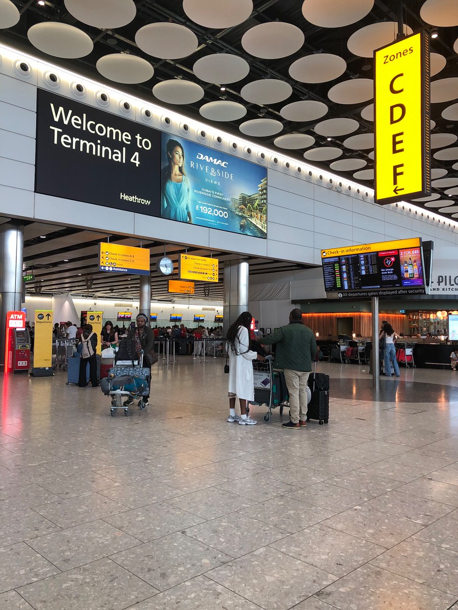 elleanoe's tweet image. about to board the plane but enjoy this picture of heathrow’s terminal 4 💓💓