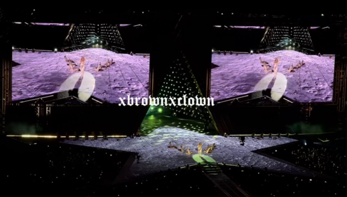 MOTIVEMAMI's tweet image. she changed the floor visuals back to a black hole??? what does this mean……….
