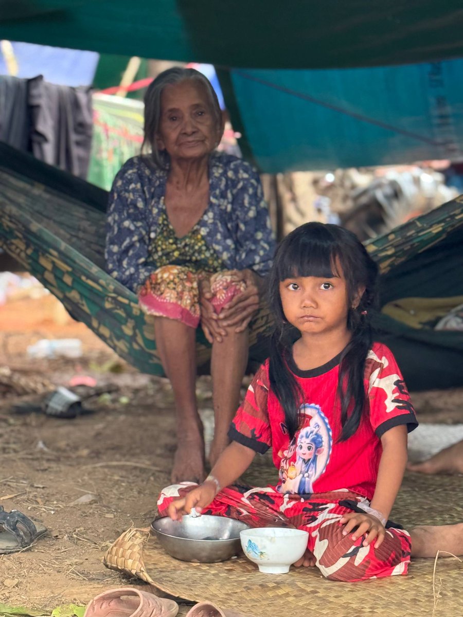 pheaktraneth's tweet image. As of July 27, 2025, a total of 39,828 families—comprising 134,707 individuals, including children, pregnant women, the elderly, and persons with disabilities—have been displaced and relocated to safe zones or the homes of relatives across four provinces due to Thai #aggression