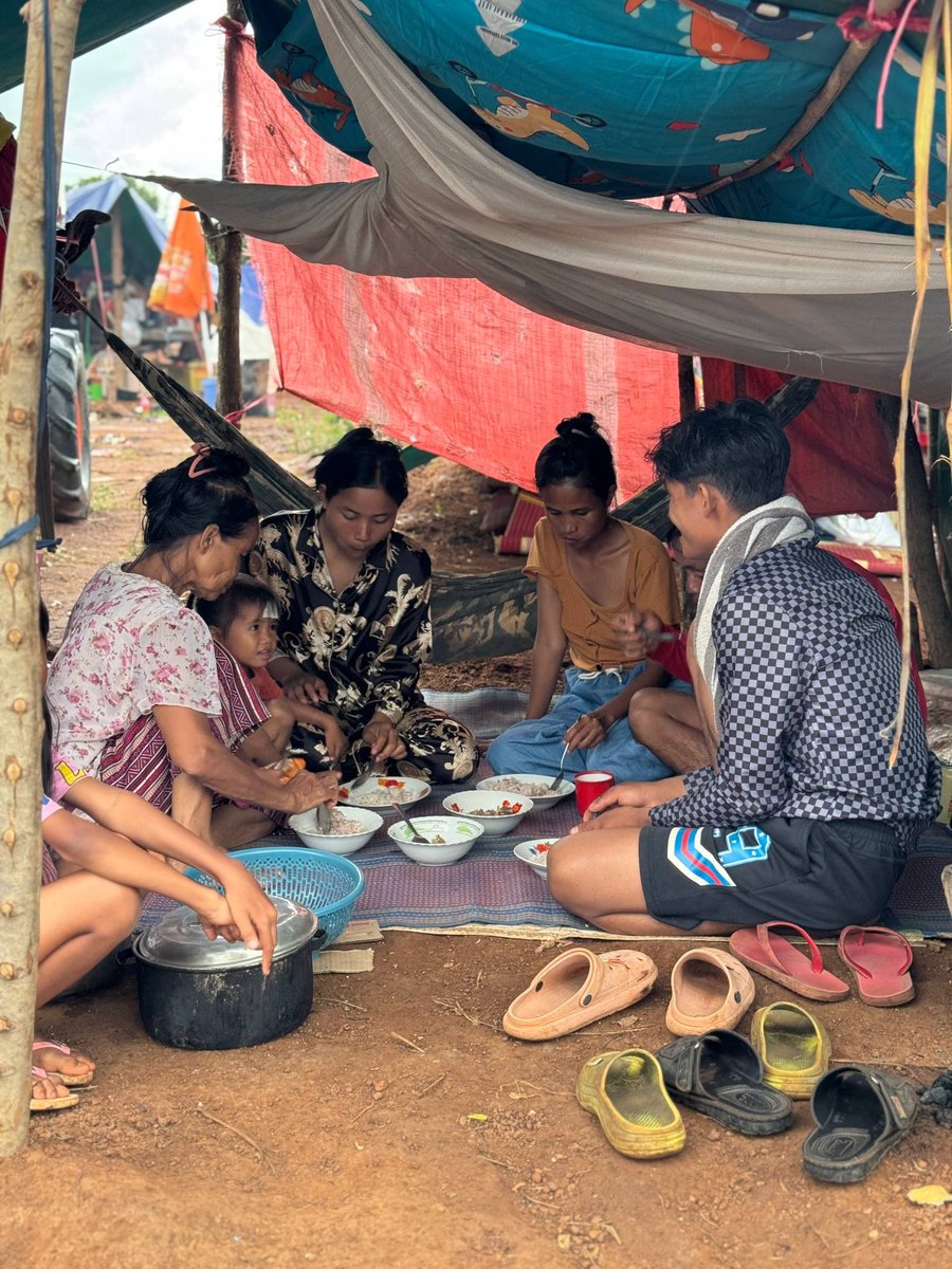 pheaktraneth's tweet image. As of July 27, 2025, a total of 39,828 families—comprising 134,707 individuals, including children, pregnant women, the elderly, and persons with disabilities—have been displaced and relocated to safe zones or the homes of relatives across four provinces due to Thai #aggression