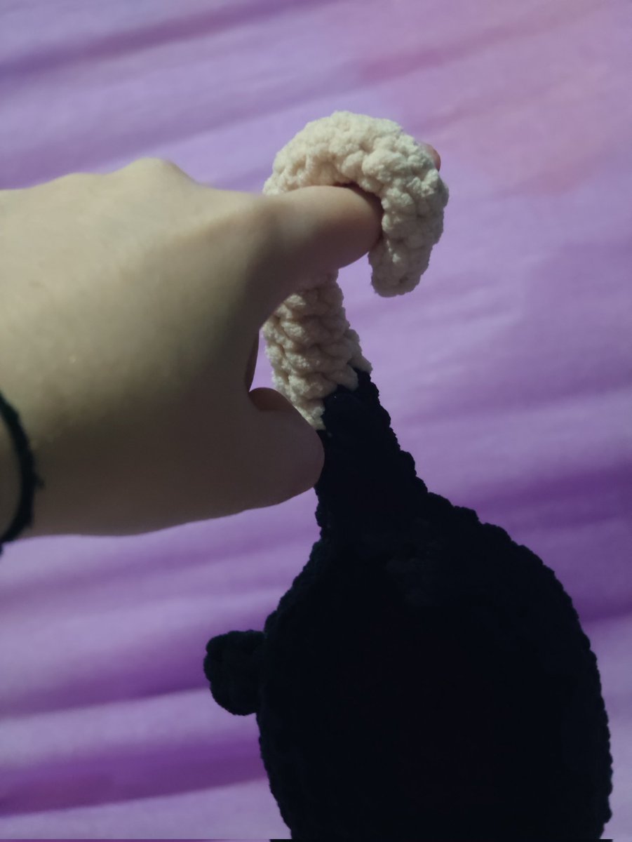 Rebeccinhaaa's tweet photo. Esse gambazão LINDO com delineado IMPECÁVEL tá procurando um lar!

Além de ser feito todo em Amigurumi chenille, um fio super macio e queridinho das crocheteiras, ele tem o rabinho articulado pra você pendurá-lo onde quiser!

Por R$ 70,00 + frete — envio pra todo o Brasil! ❤️ https://t.co/xRpUgc8iLy