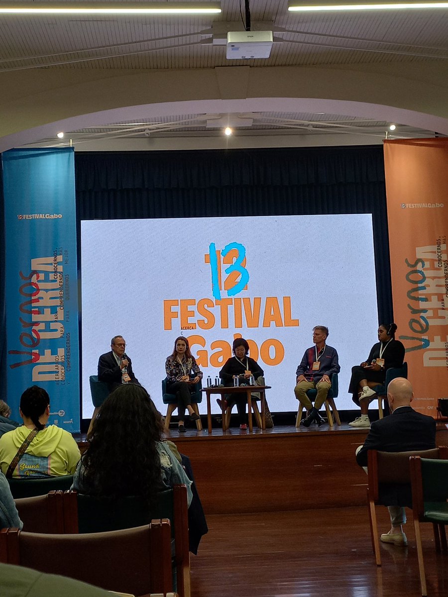 📢 #Ahora | Nos encontramos en el panel 'Desafíos del periodismo de investigación en América Latina, el Caribe y la Unión Europea' en el #FestivalGabo, desde el <a href="/gimnasiomoderno/">Gimnasio Moderno</a>.

En este espacio participan:
<a href="/IngaSpringe/">Inga Springe</a> 🇱🇻
<a href="/nazrag/">Nazima Raghubir</a> 🇬🇾
<a href="/IDashboard/">Paul Radu</a> 🇹🇩
<a href="/mtronderos/">Maria Ronderos</a> 🇨🇴
<a href="/FLarue_libex/">Frank LaRue</a>