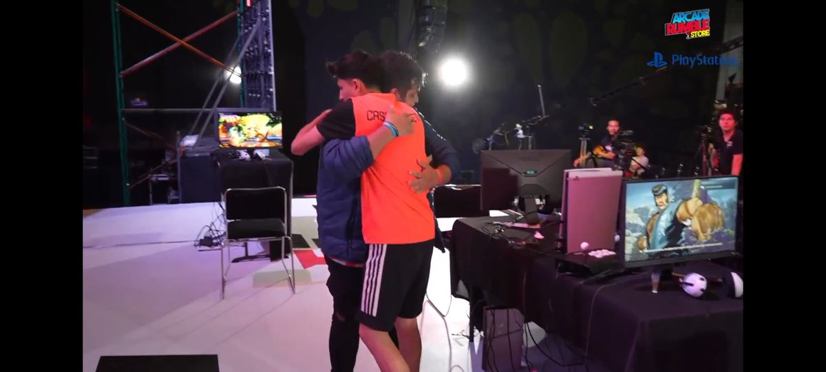 Basher (@wildbasher) on Twitter photo Que torneo tan pesado el día de ayer! Pero vamos con toda la actitud hoy, logramos clasificar a top 8 por loosers tras un duro Match en contra de mi hermanito <a href="/CastKenneth1/">Cast Kenneth</a> como siempre gracias a todos los que me apoyan, estén pendientes por qué el show aún no termina 👊🏻🔥
7pm MX Que torneo tan pesado el día de ayer! Pero vamos con toda la actitud hoy, logramos clasificar a top 8 por loosers tras un duro Match en contra de mi hermanito <a href="/CastKenneth1/">Cast Kenneth</a> como siempre gracias a todos los que me apoyan, estén pendientes por qué el show aún no termina 👊🏻🔥
7pm MX