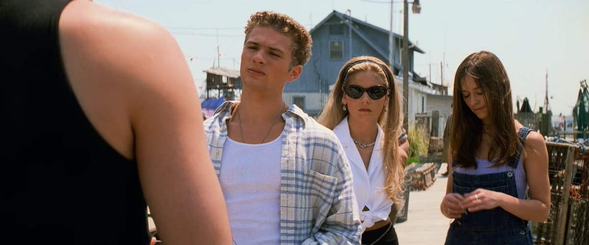Eupiorrr's tweet image. Assisti "Eu Sei o que Vocês Fizeram no Verão Passado" pela primeira vez e adorei.
Os filmes do final dos anos 90 sempre têm uma aura diferente.