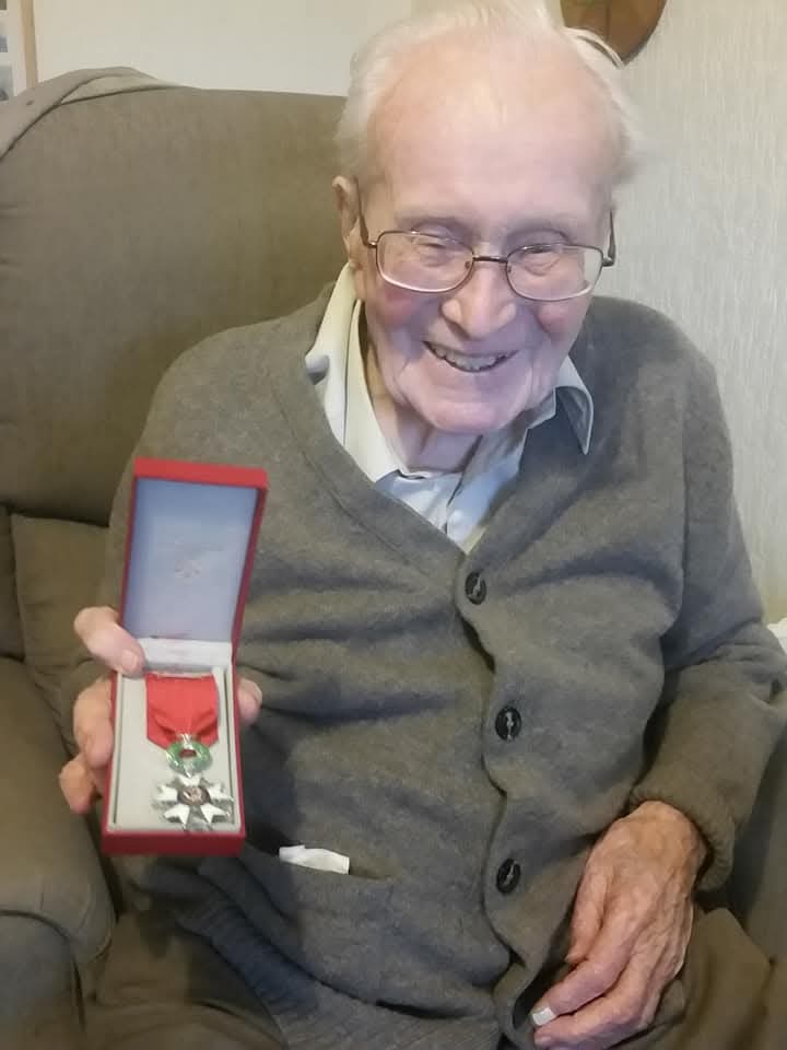 Douglas Allison (@douglasalliso19) on Twitter photo It's time to close my page down, any last donations would be much appreciated. I'd love to get to four figures in memory of a Paisley legend! justgiving.com/page/douglas-a…
<a href="/BabakoochiBear/">Babakoochi Bear</a> <a href="/bawarmy/">Black & White Army</a> <a href="/kennyvespa77/">Kenny Lang</a> <a href="/PaulHMcNeill/">Paul Hugh McNeill</a> <a href="/pieandbov/">Pie & Bovril 🏴</a> <a href="/saintmirrenfc/">St Mirren FC</a> <a href="/SMFC_CF/">St Mirren FC Charitable Foundation</a> <a href="/West_Bank_SMFC/">West Bank</a> It's time to close my page down, any last donations would be much appreciated. I'd love to get to four figures in memory of a Paisley legend! justgiving.com/page/douglas-a…
<a href="/BabakoochiBear/">Babakoochi Bear</a> <a href="/bawarmy/">Black & White Army</a> <a href="/kennyvespa77/">Kenny Lang</a> <a href="/PaulHMcNeill/">Paul Hugh McNeill</a> <a href="/pieandbov/">Pie & Bovril 🏴</a> <a href="/saintmirrenfc/">St Mirren FC</a> <a href="/SMFC_CF/">St Mirren FC Charitable Foundation</a> <a href="/West_Bank_SMFC/">West Bank</a>