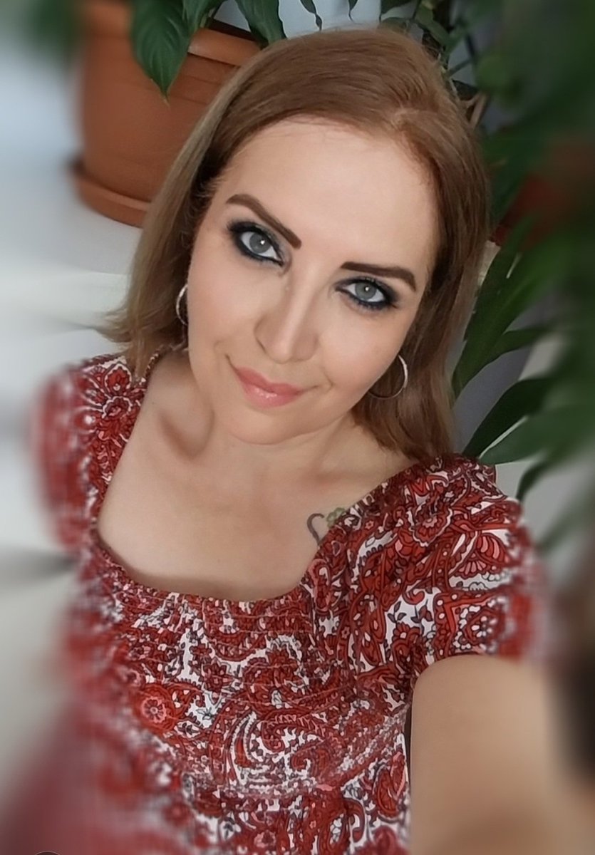 Birinin hayatında kötü karakter olmam zerre umrumda değil..
İyi bir insanım ve iyi bir kalbim var..
Eğer senin hikayende kötü bir karaktersem muhtemelen bunu hak etmişsindir... 

Hayırlı akşamlar 🤚🫠