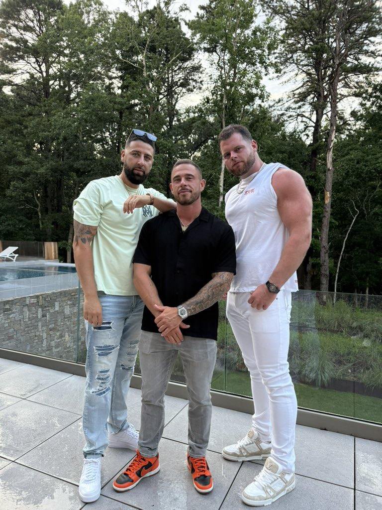 TremendousNukes's tweet image. I’d rather eat crumbs with bums than eat lobster and steak with niggas that fake 

#RealNiggaRoleCall