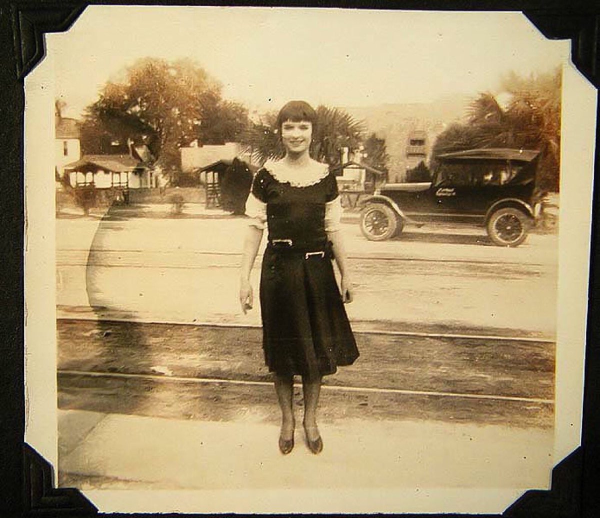 Louise poses for a picture in Ocala, Florida during the filming of It’s the Old Army Game (1926). The snapshot was discovered decades later in a photo album of one of the town’s residents.