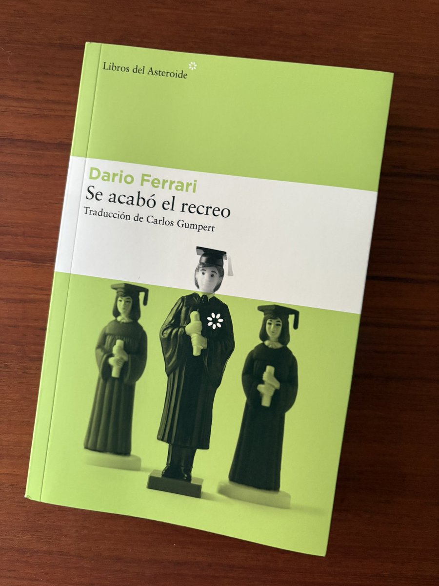 GarrochoS's tweet image. Empieza siendo una novela divertida e irónica sobre las cortesanías de los departamentos universitarios. Acaba convirtiéndose en uno de los libros más inteligentes, honestos y conmovedores que he leído en mucho tiempo. Impresionante esto de Dario Ferrari en @LibrosAsteroide